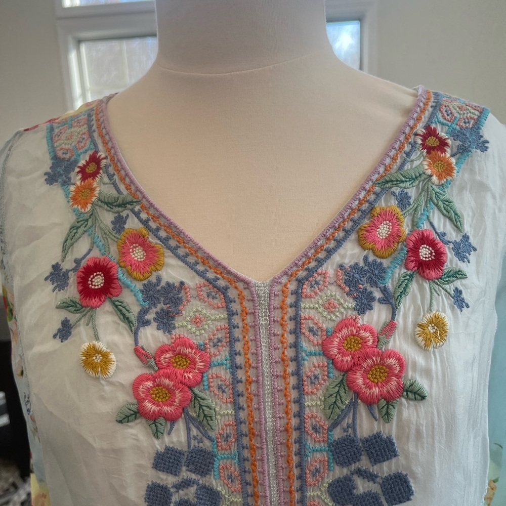 Johnny Was Vervaine Embroidered Floral Blouse Women’s Size medium - Picture 2 of 12